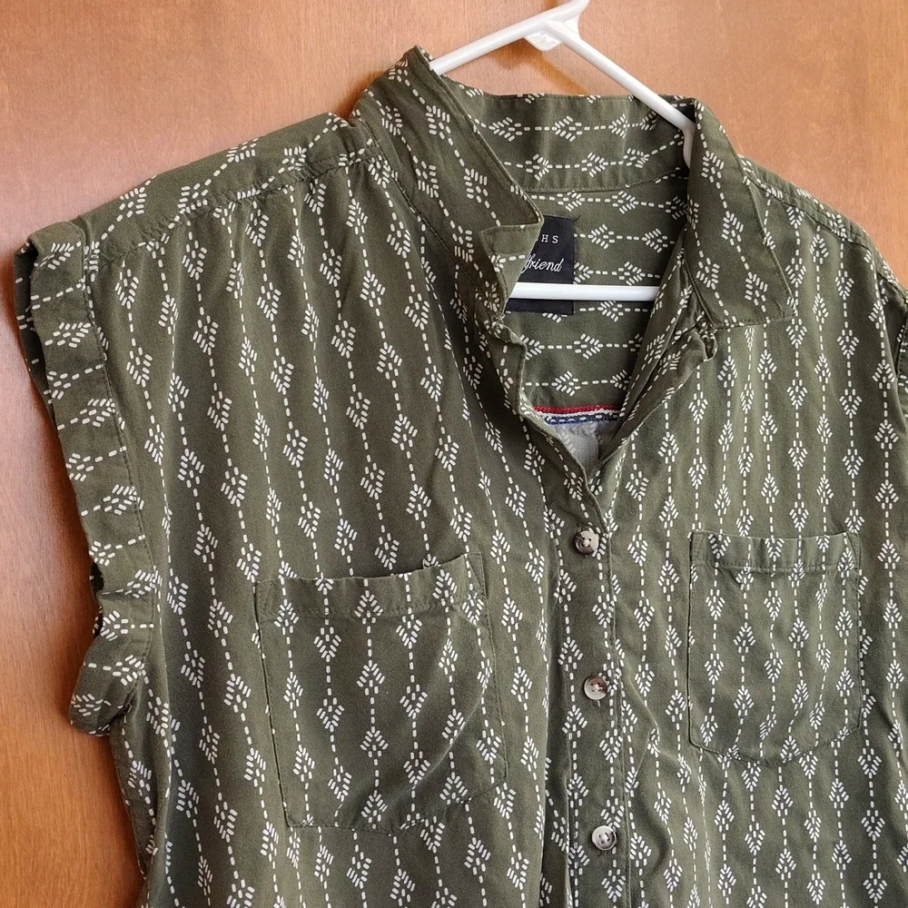 Jachs Girlfriend Olive And White Button Down Cap Sleeve Shirt - Picture 3 of 8
